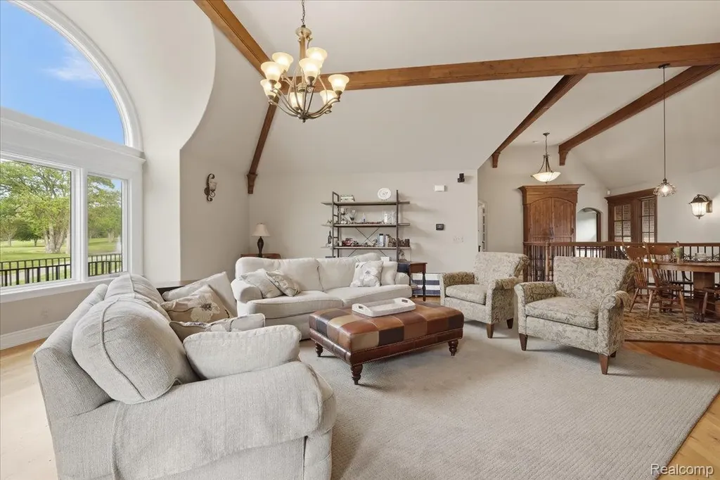 9095 S Saginaw Road Grand Blanc Charter Township MI 48439