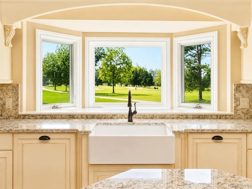 9095 S Saginaw Road Grand Blanc Charter Township MI 48439