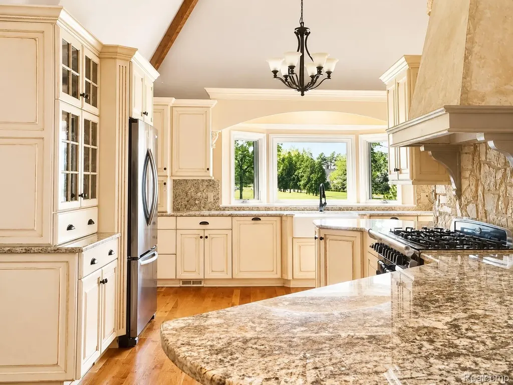 9095 S Saginaw Road Grand Blanc Charter Township MI 48439