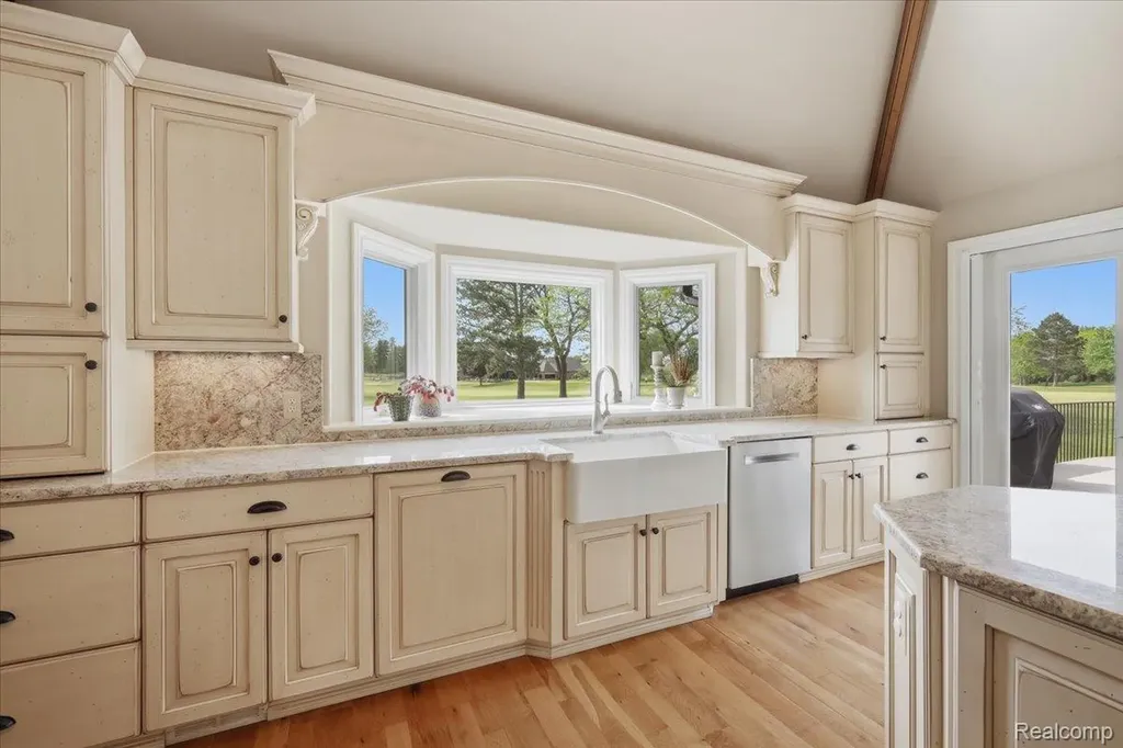 9095 S Saginaw Road Grand Blanc Charter Township MI 48439