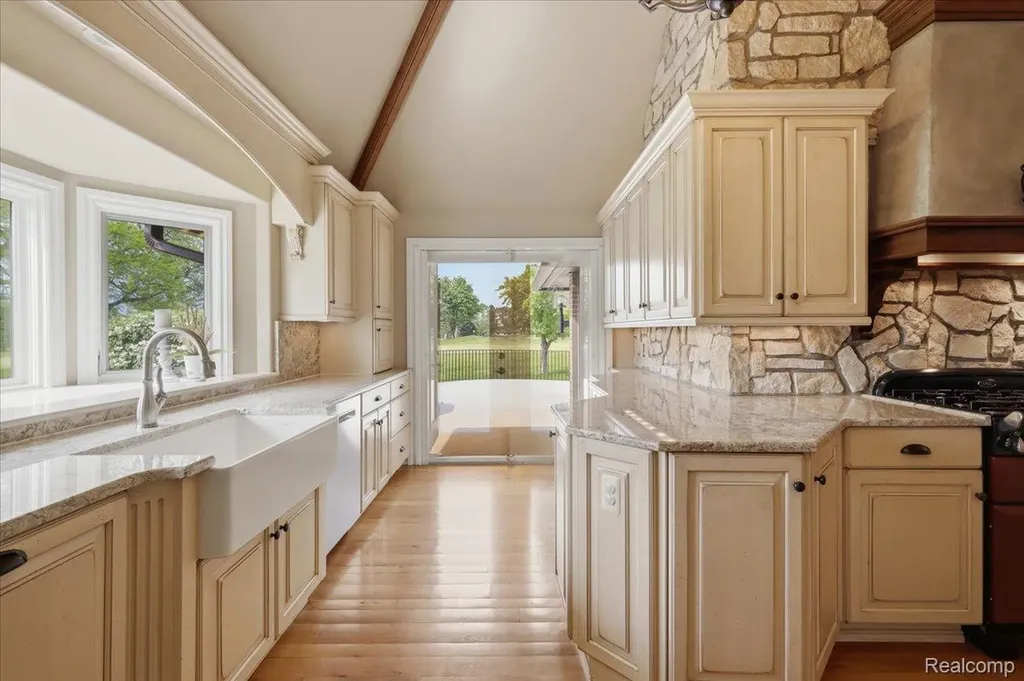 9095 S Saginaw Road Grand Blanc Charter Township MI 48439