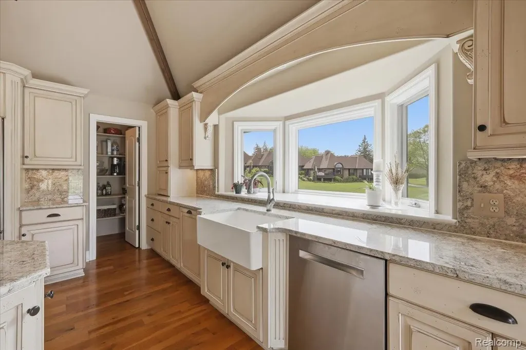 9095 S Saginaw Road Grand Blanc Charter Township MI 48439