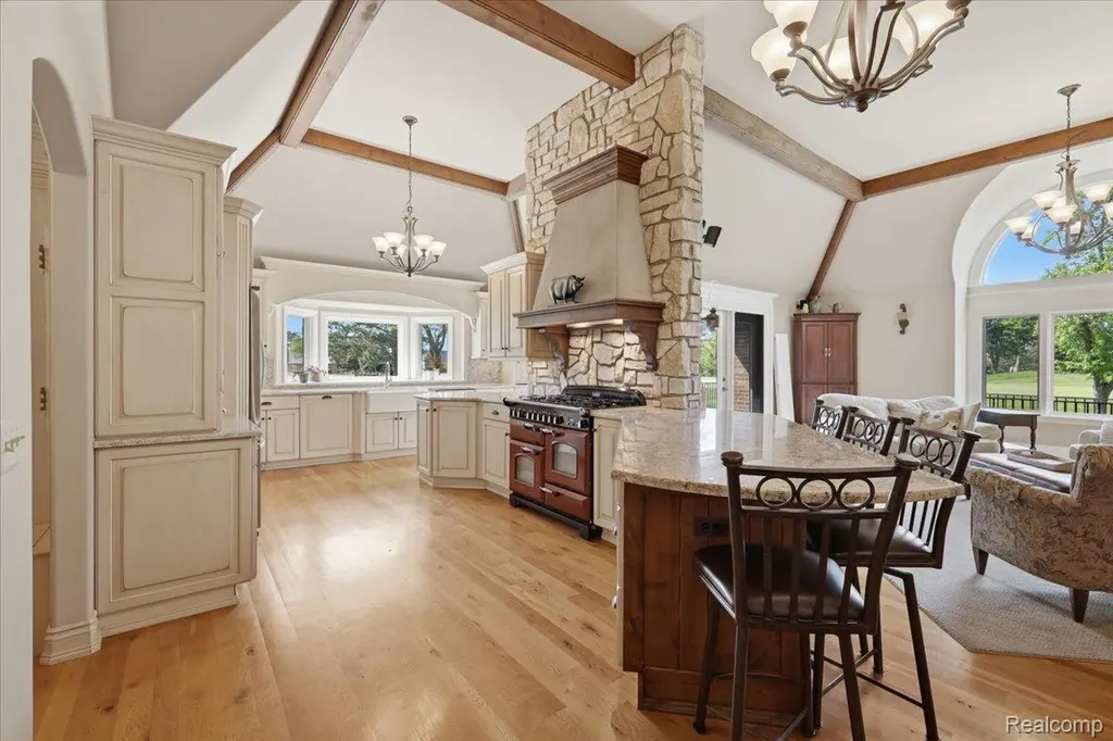 9095 S Saginaw Road Grand Blanc Charter Township MI 48439