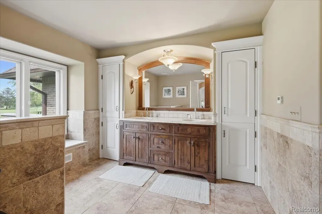 9095 S Saginaw Road Grand Blanc Charter Township MI 48439
