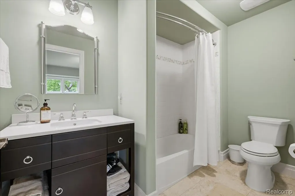 9095 S Saginaw Road Grand Blanc Charter Township MI 48439