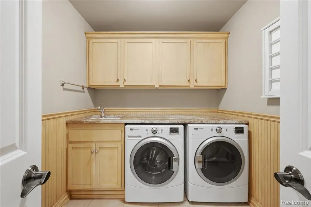 9095 S Saginaw Road Grand Blanc Charter Township MI 48439