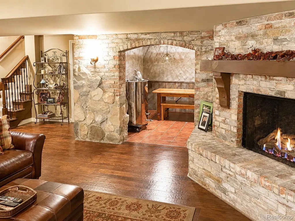 9095 S Saginaw Road Grand Blanc Charter Township MI 48439