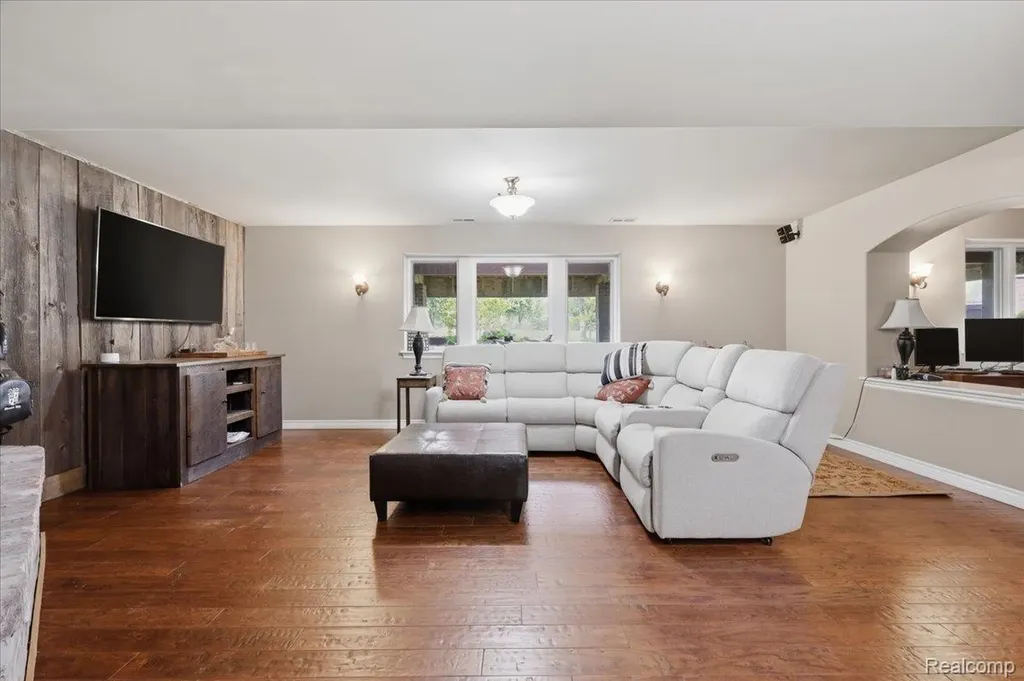9095 S Saginaw Road Grand Blanc Charter Township MI 48439