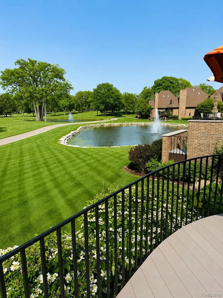 9095 S Saginaw Road Grand Blanc Charter Township MI 48439