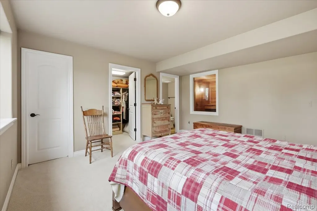 9095 S Saginaw Road Grand Blanc Charter Township MI 48439