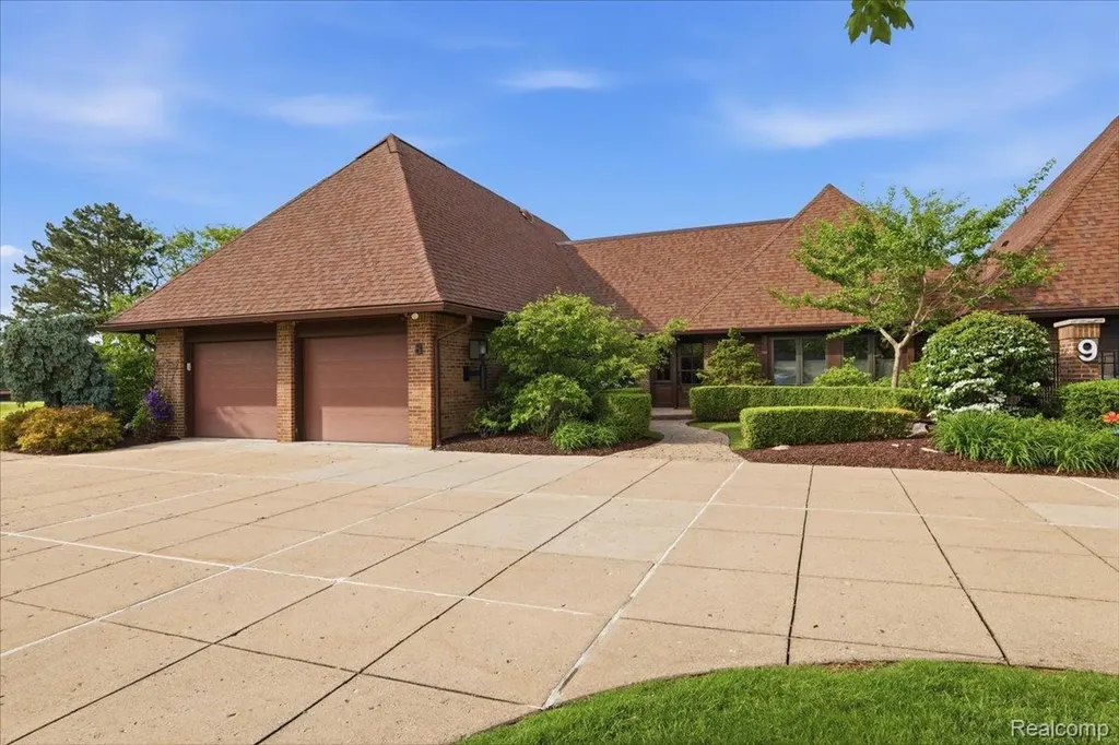9095 S Saginaw Road Grand Blanc Charter Township MI 48439