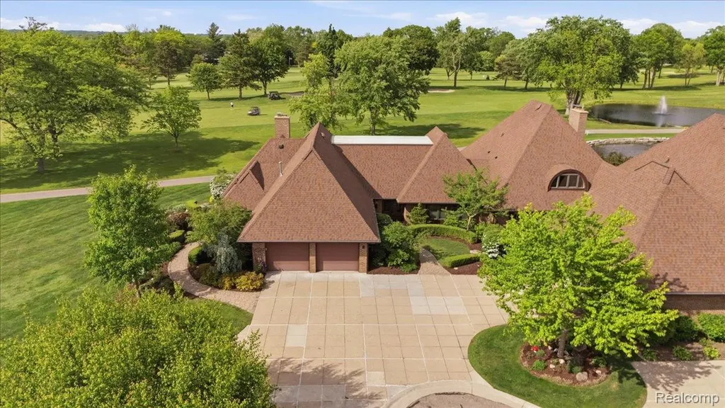9095 S Saginaw Road Grand Blanc Charter Township MI 48439