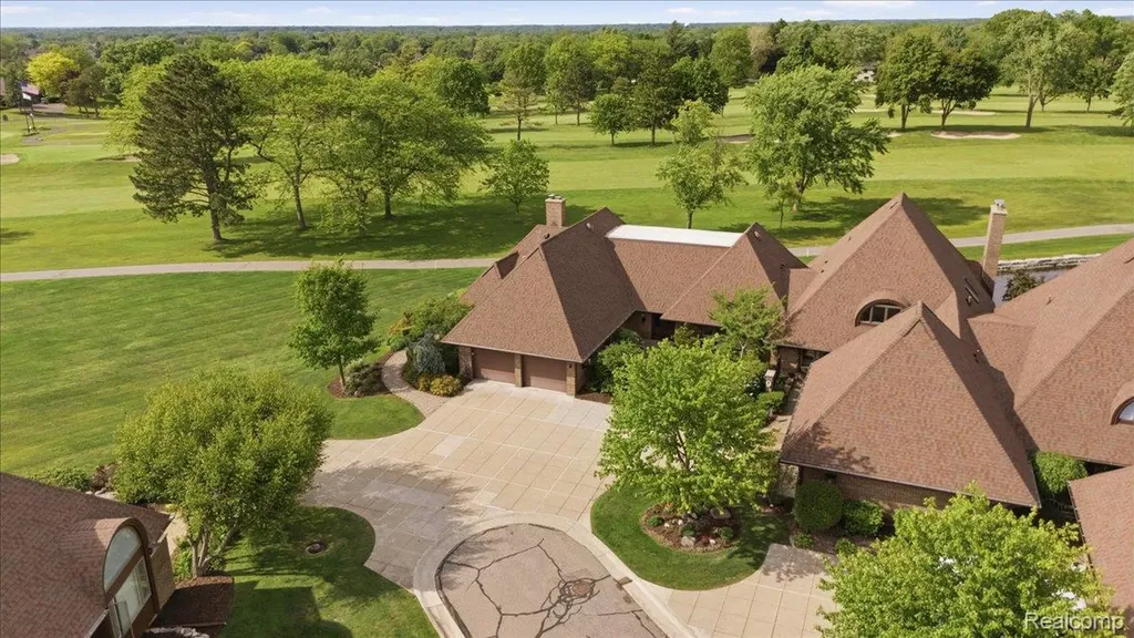 9095 S Saginaw Road Grand Blanc Charter Township MI 48439