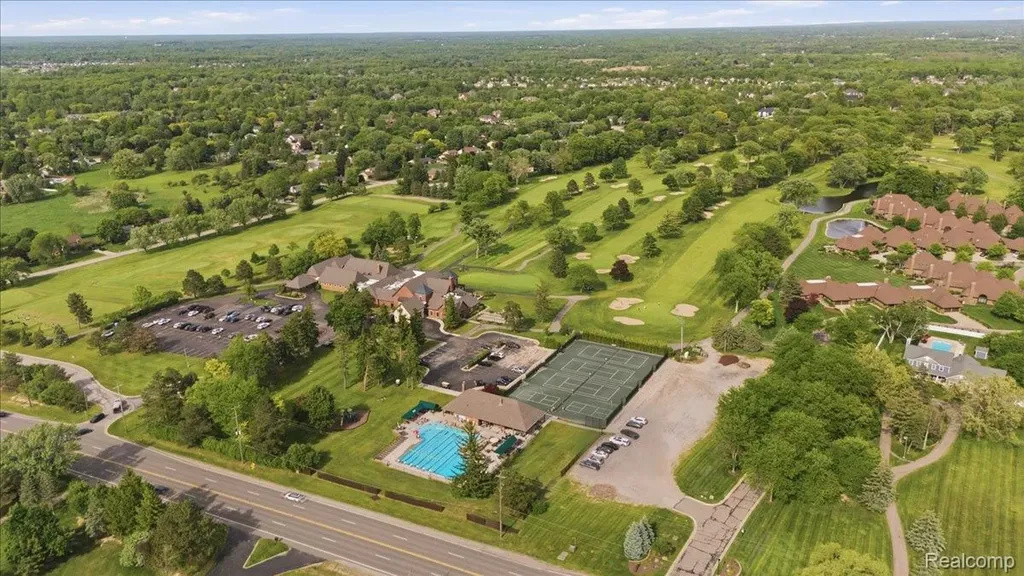 9095 S Saginaw Road Grand Blanc Charter Township MI 48439