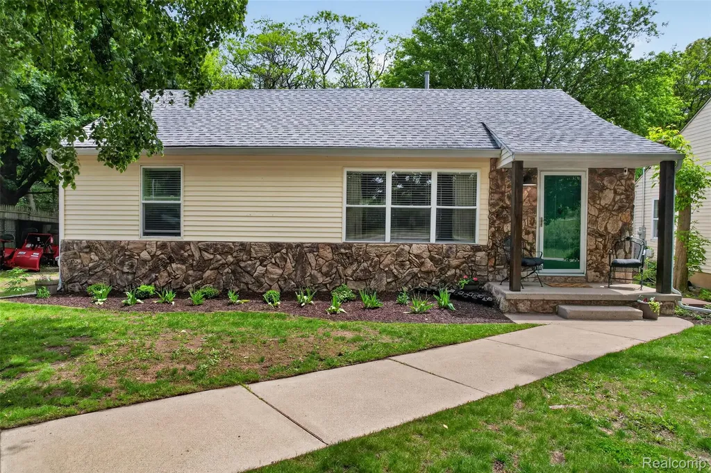 Brighton Township MI, 5045 Culver Road