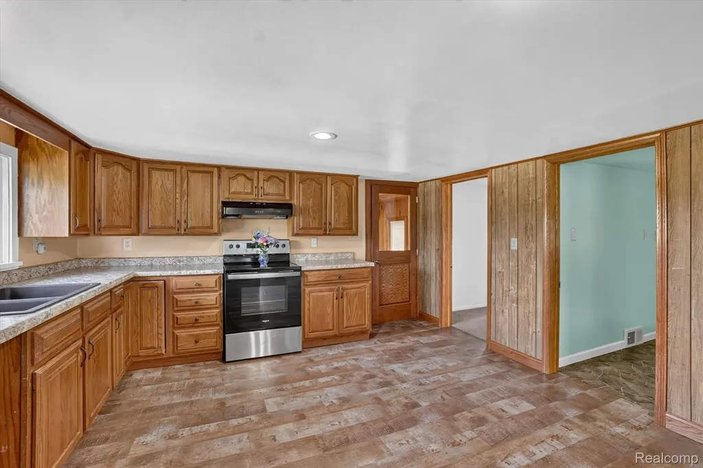5660 Tittabawassee Road Kochville Township MI 48604