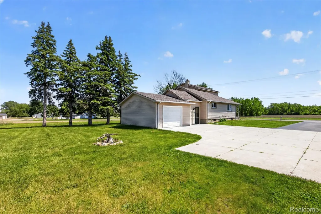 5660 Tittabawassee Road Kochville Township MI 48604