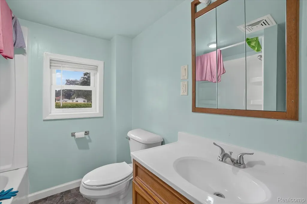 5660 Tittabawassee Road Kochville Township MI 48604
