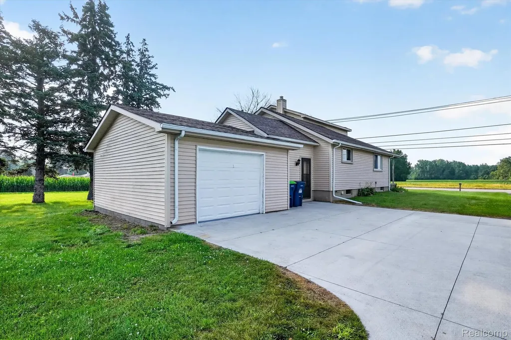 5660 Tittabawassee Road Kochville Township MI 48604