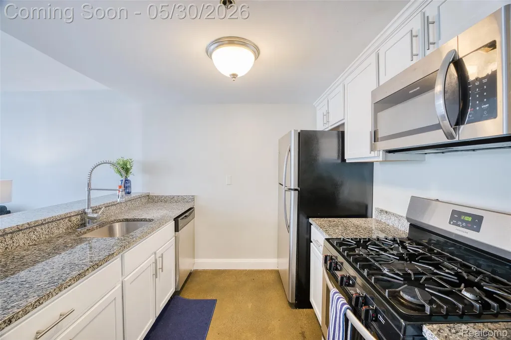 250 E Harbortown Drive Detroit City MI 48207