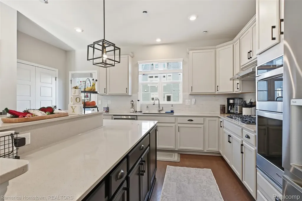 230 Sydney Court S Plymouth City MI 48170