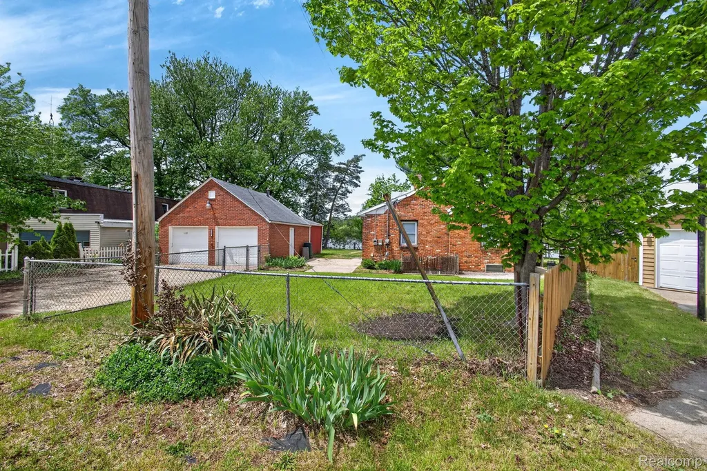 4047 Mitchell Drive Genesee Charter Township MI 48506