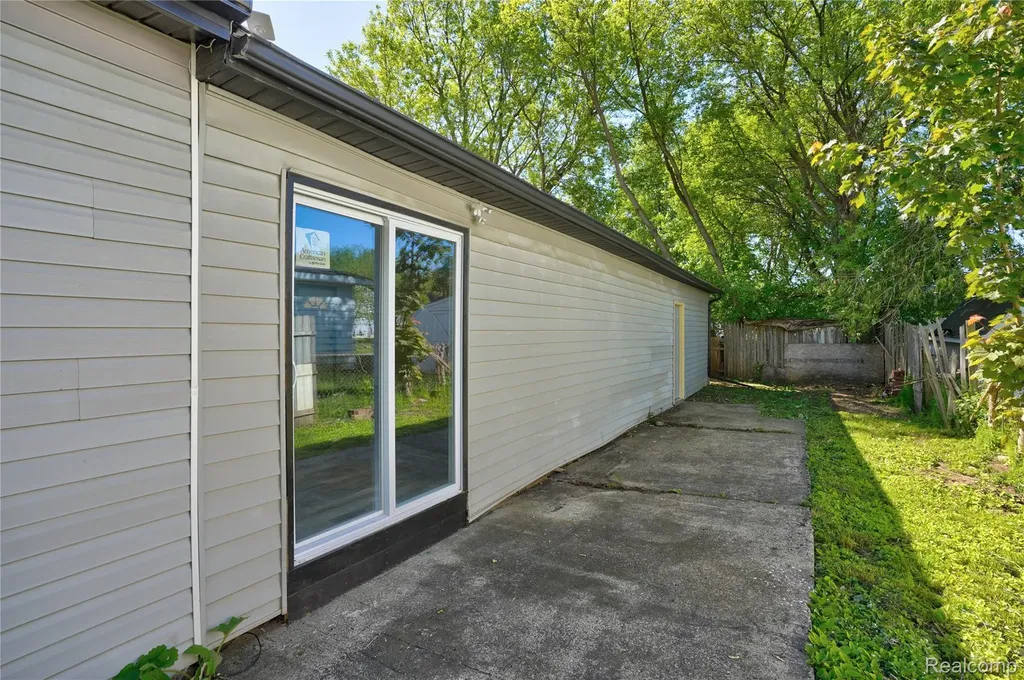 8053 Leadley Avenue Genesee Charter Township MI 48458