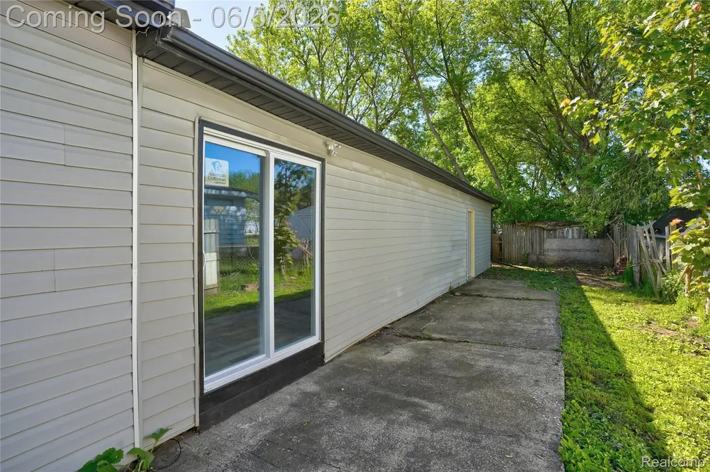 8053 Leadley Avenue Genesee Charter Township MI 48458