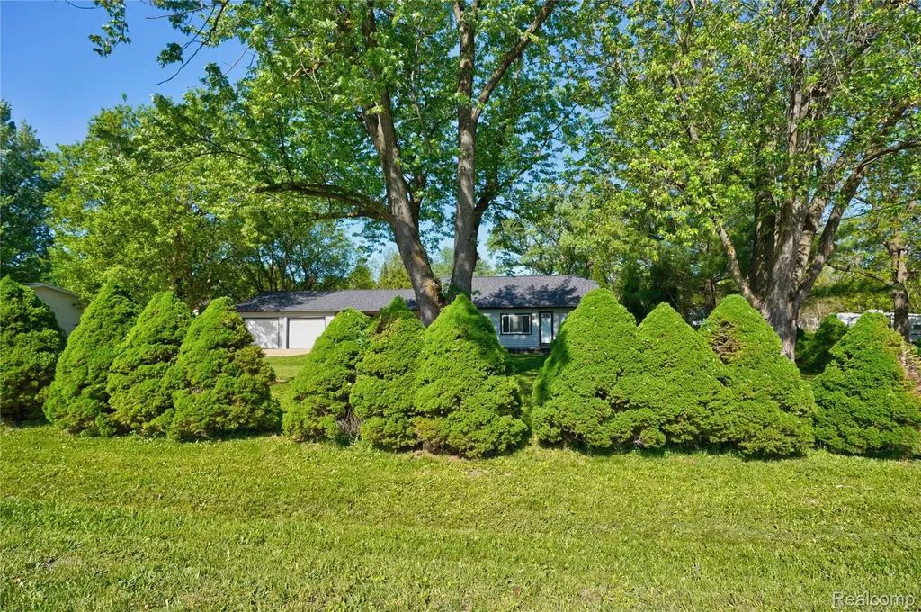 8053 Leadley Avenue Genesee Charter Township MI 48458