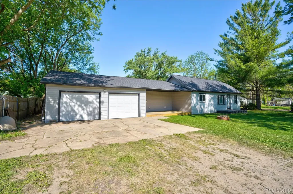 8053 Leadley Avenue Genesee Charter Township MI 48458