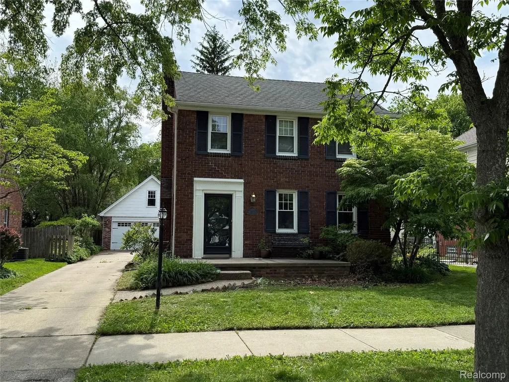 889 Rivard Boulevard Grosse Pointe City MI 48230