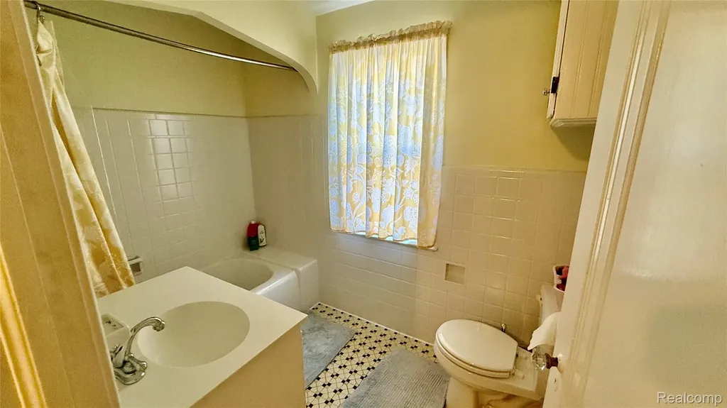 889 Rivard Boulevard Grosse Pointe City MI 48230