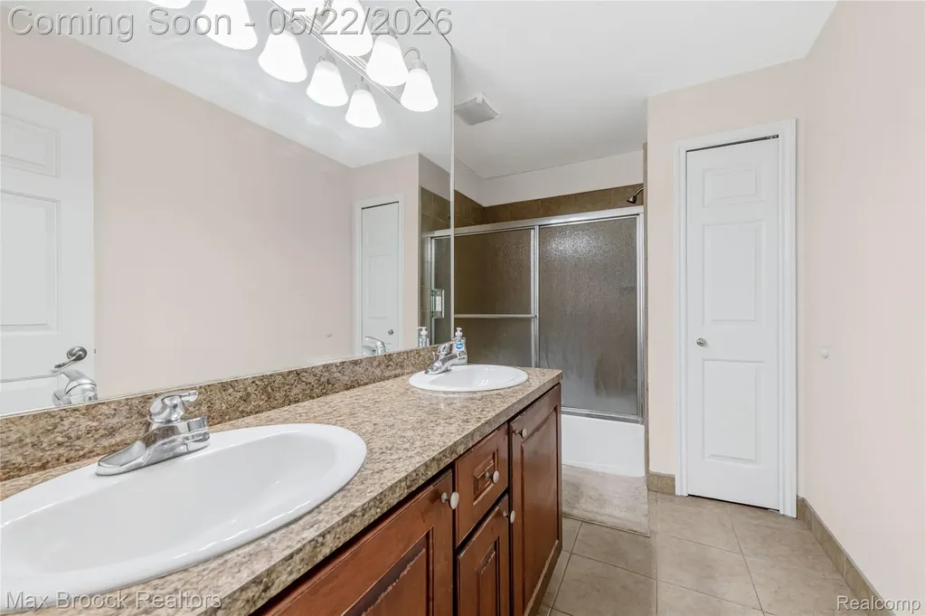 1171 Cambria Drive Troy City MI 48085