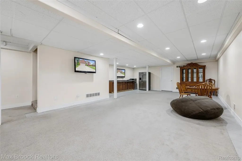 1171 Cambria Drive Troy City MI 48085