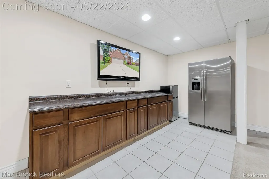 1171 Cambria Drive Troy City MI 48085