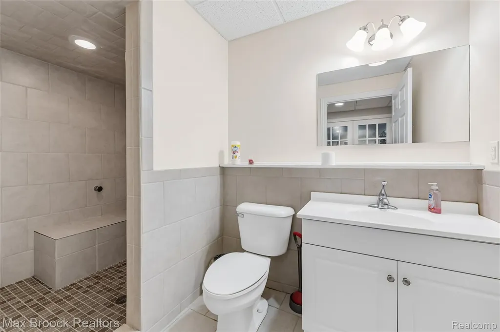 1171 Cambria Drive Troy City MI 48085