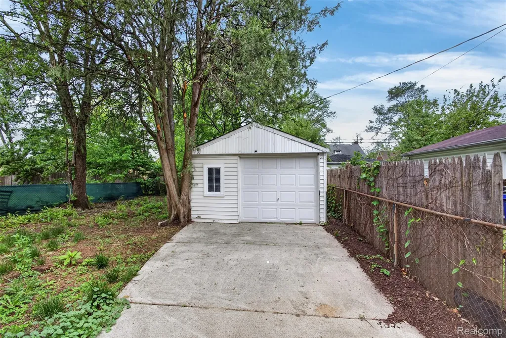 19490 Ilene Street Detroit City MI 48221