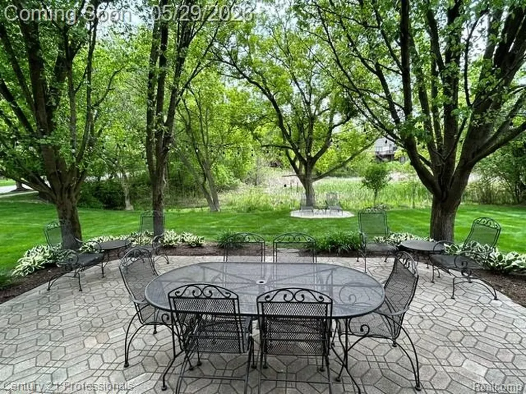 22177 Hazelton Court Novi City MI 48374