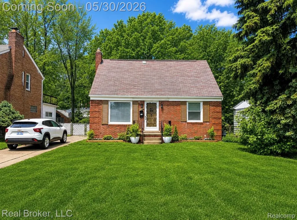 603 Vernier Road Grosse Pointe Woods City MI 48236