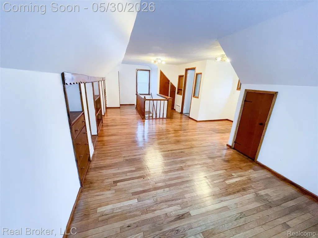 603 Vernier Road Grosse Pointe Woods City MI 48236