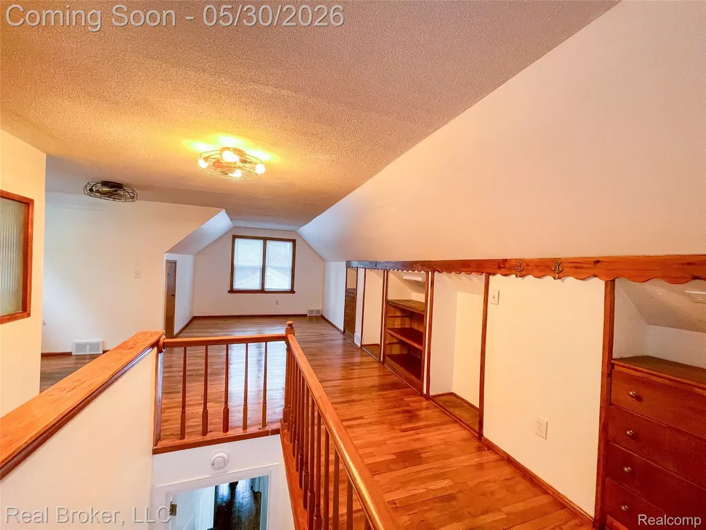 603 Vernier Road Grosse Pointe Woods City MI 48236