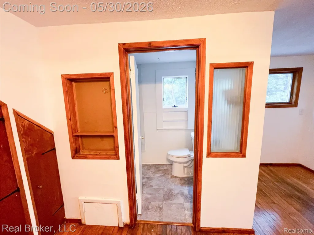 603 Vernier Road Grosse Pointe Woods City MI 48236