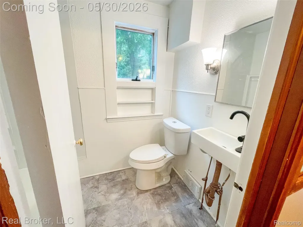 603 Vernier Road Grosse Pointe Woods City MI 48236