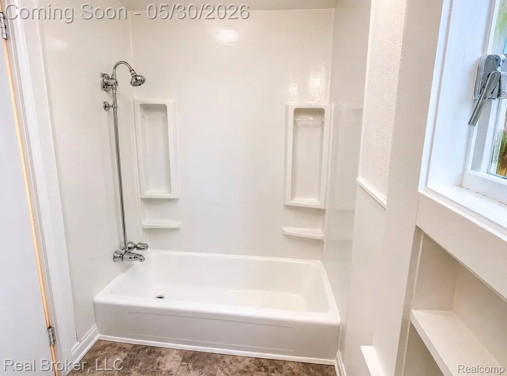 603 Vernier Road Grosse Pointe Woods City MI 48236