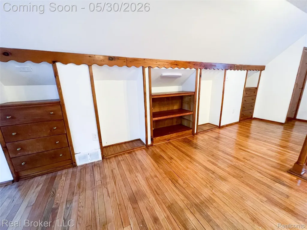 603 Vernier Road Grosse Pointe Woods City MI 48236