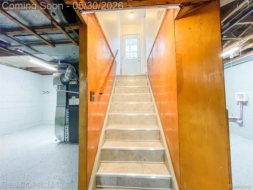 603 Vernier Road Grosse Pointe Woods City MI 48236