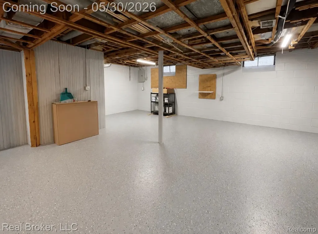 603 Vernier Road Grosse Pointe Woods City MI 48236
