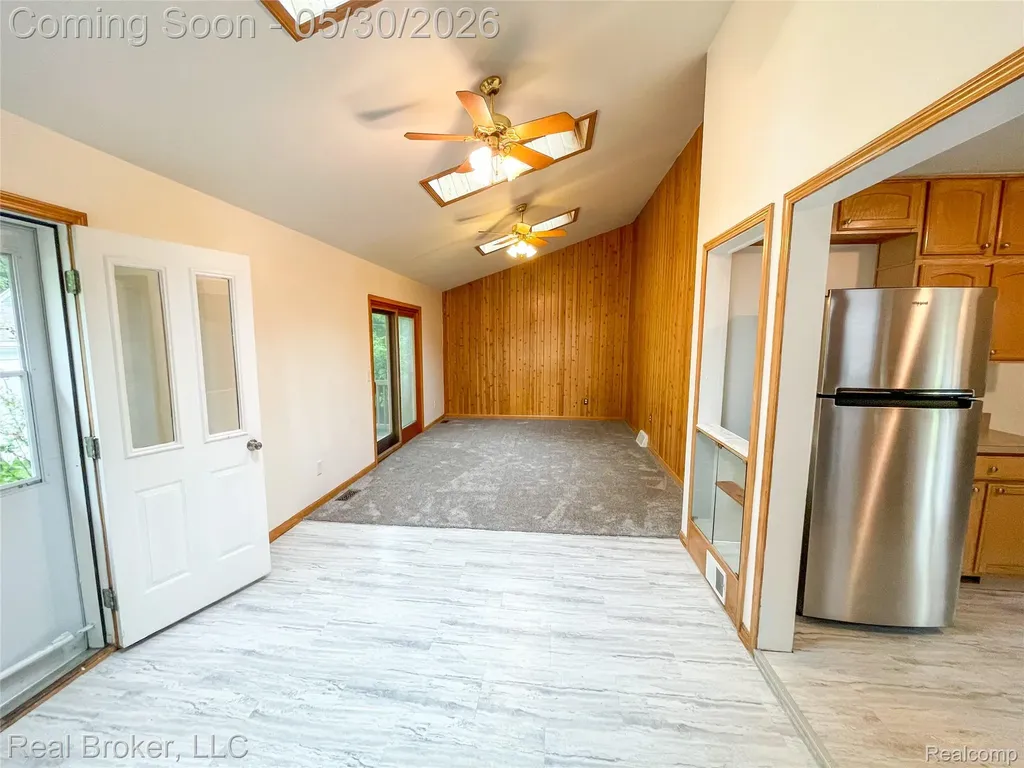 603 Vernier Road Grosse Pointe Woods City MI 48236