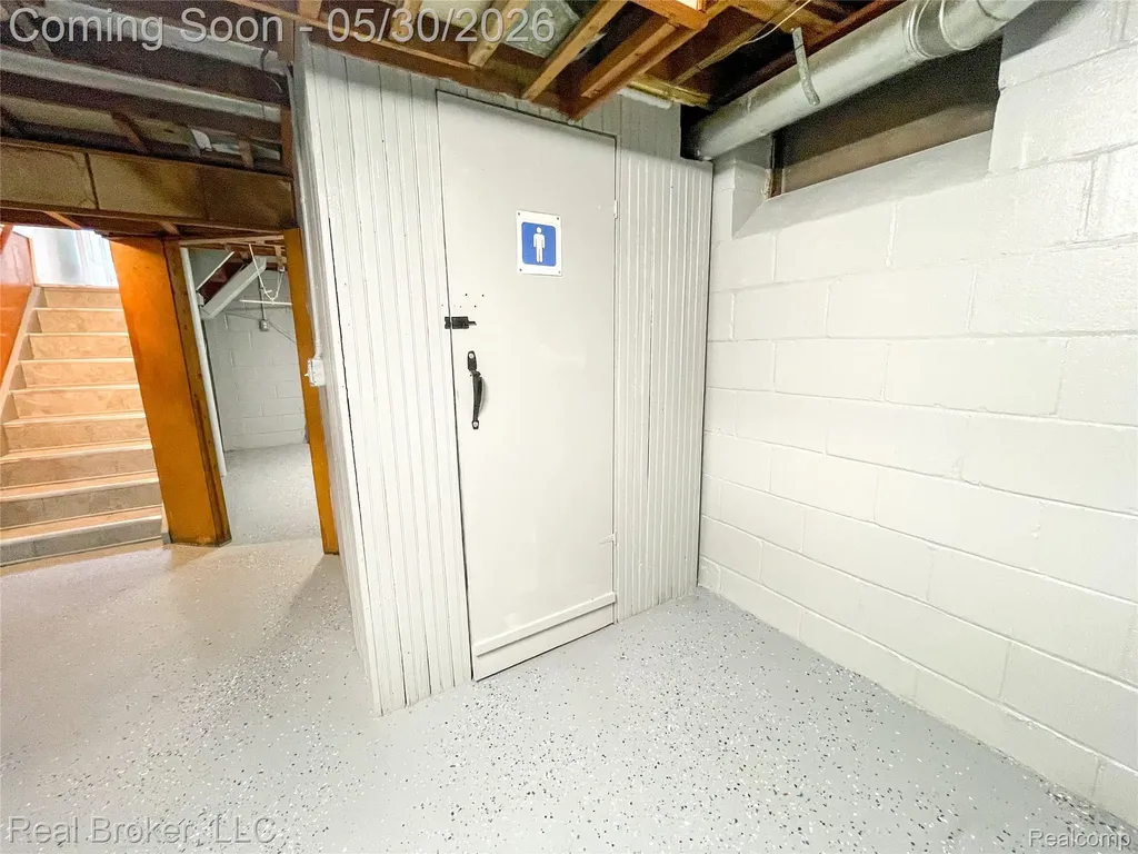 603 Vernier Road Grosse Pointe Woods City MI 48236