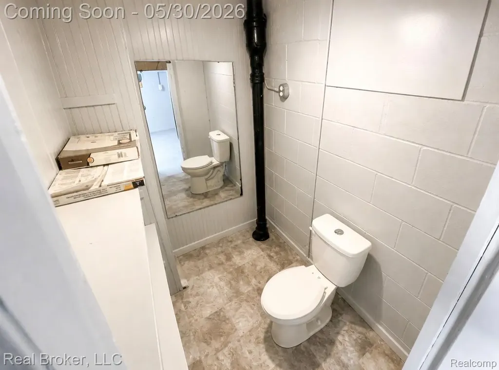 603 Vernier Road Grosse Pointe Woods City MI 48236